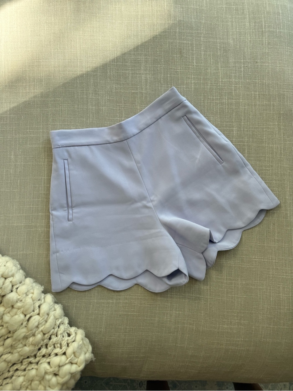 Wilfred Arbre Scallop Hem Shorts
